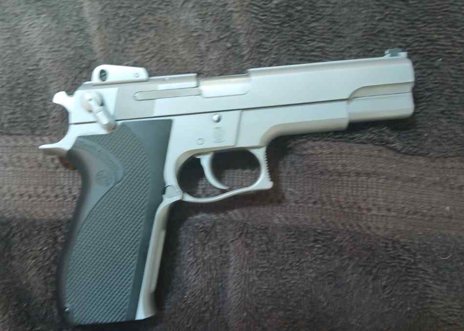 Smith and Wesson 4506